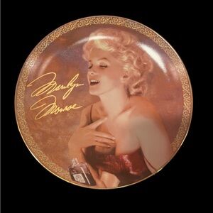 The Bradford Exchange Gold and Red Decorative Plate